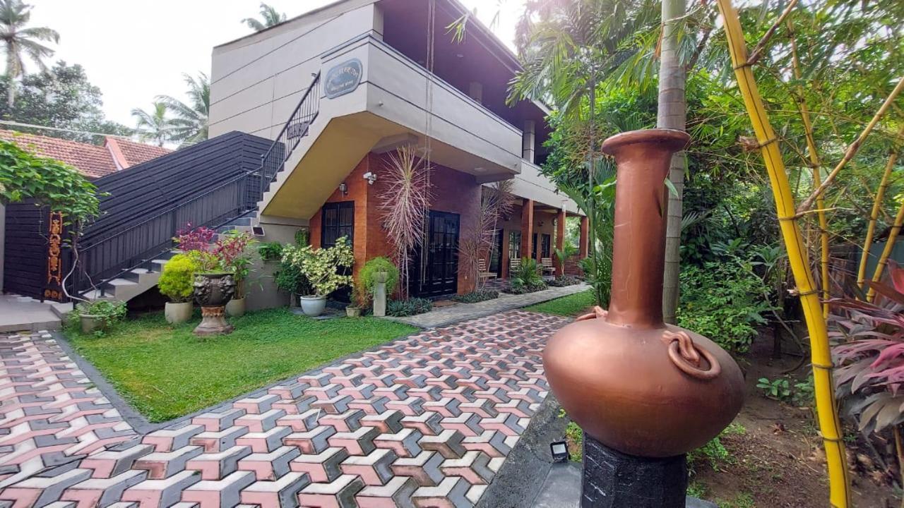 Edwin'S Airport Garden Bed & Breakfast Negombo Bagian luar foto
