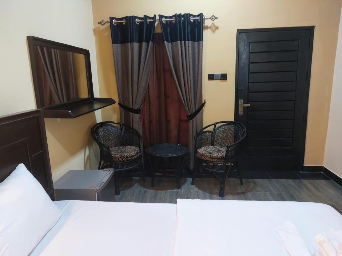 Edwin'S Airport Garden Bed & Breakfast Negombo Bagian luar foto