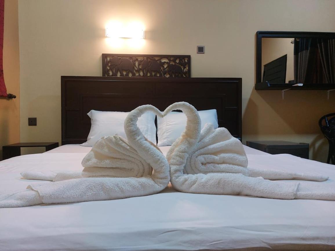 Edwin'S Airport Garden Bed & Breakfast Negombo Bagian luar foto