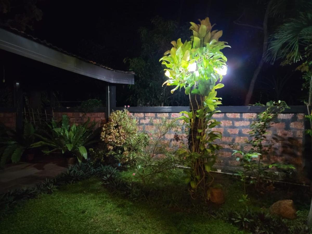 Edwin'S Airport Garden Bed & Breakfast Negombo Bagian luar foto