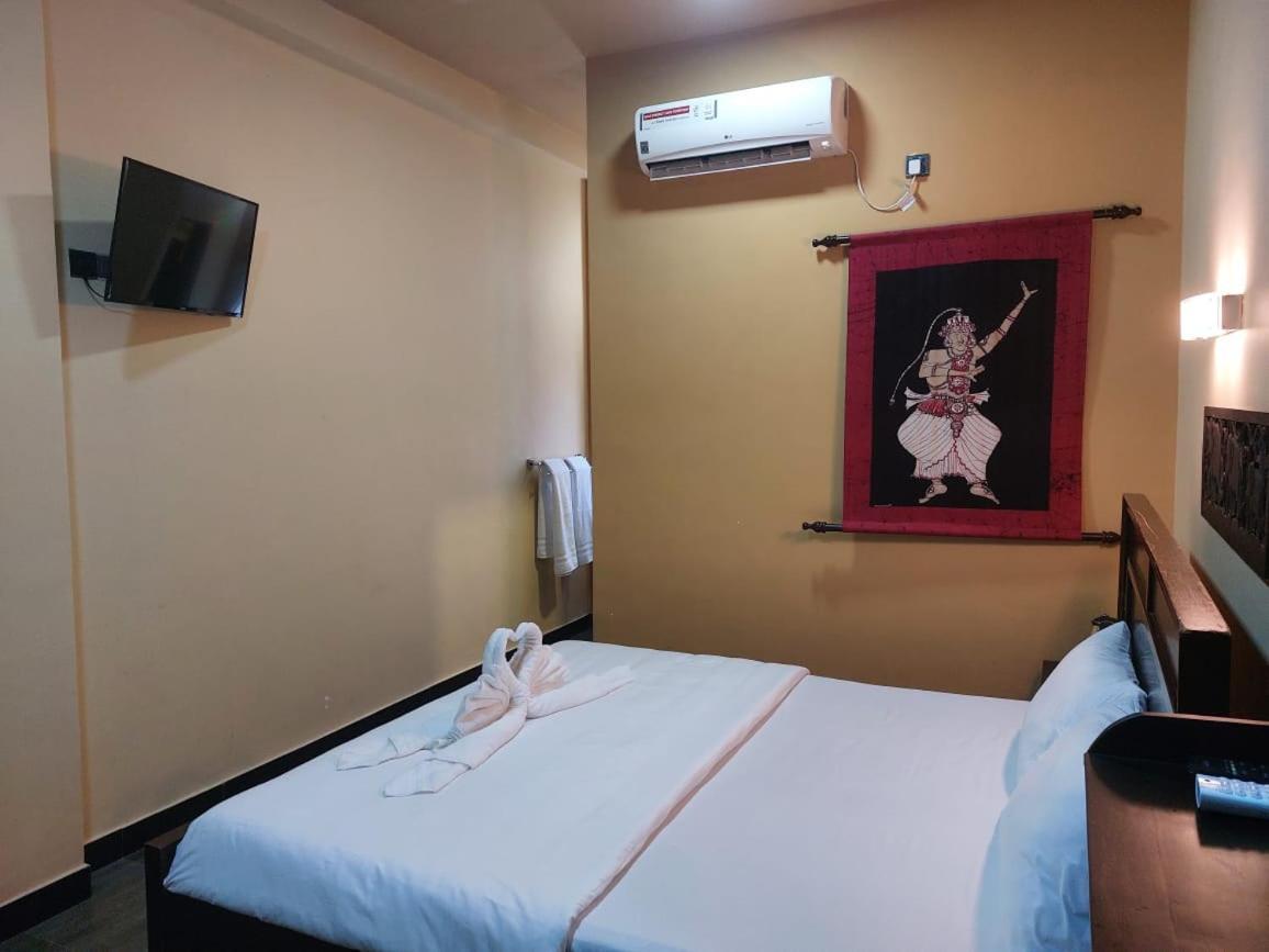 Edwin'S Airport Garden Bed & Breakfast Negombo Bagian luar foto