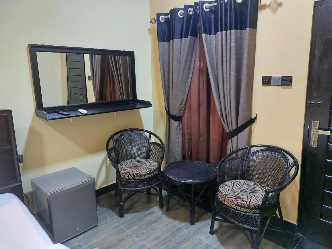 Edwin'S Airport Garden Bed & Breakfast Negombo Bagian luar foto