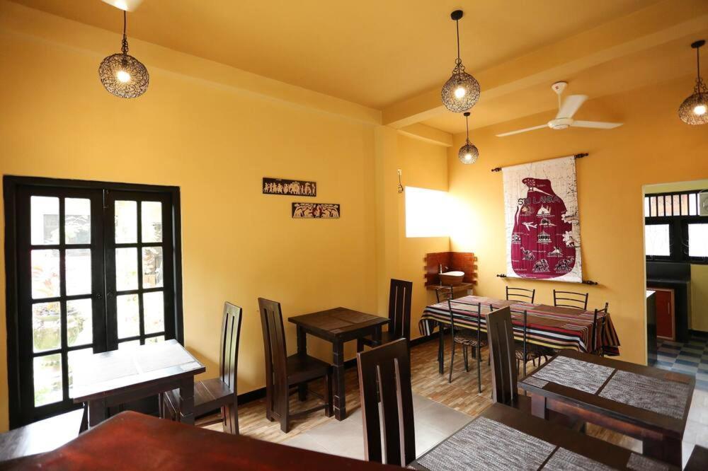 Edwin'S Airport Garden Bed & Breakfast Negombo Bagian luar foto
