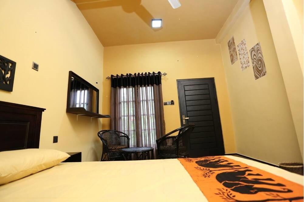 Edwin'S Airport Garden Bed & Breakfast Negombo Bagian luar foto