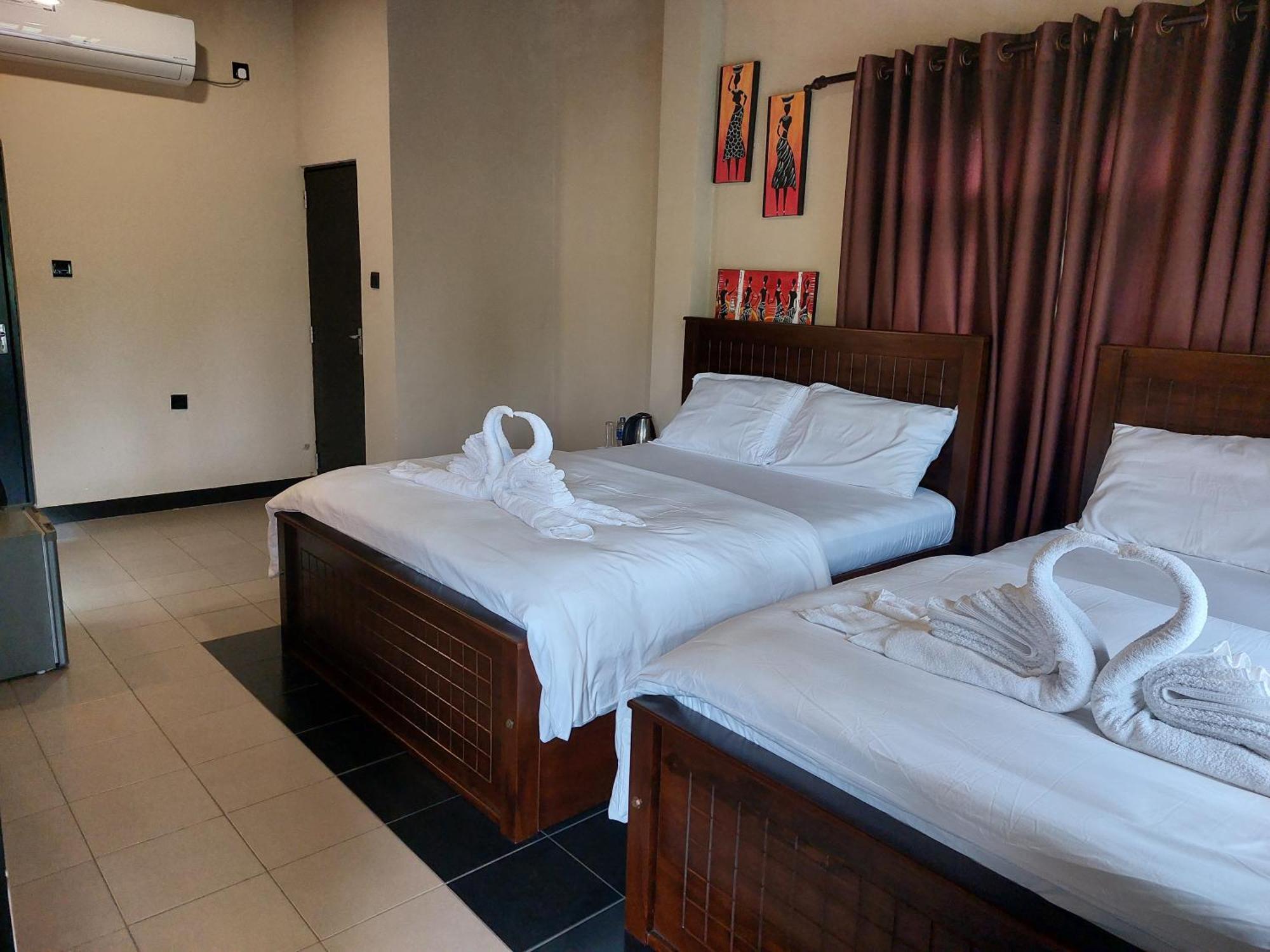 Edwin'S Airport Garden Bed & Breakfast Negombo Bagian luar foto